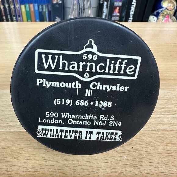 Vintage LONDON KNIGHTS OHL Official Sponsored Hockey Puck IN GLAS CO Canada - Picture 3 of 5